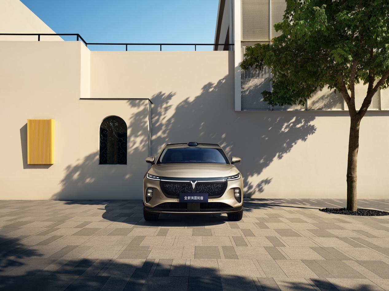 全新岚图知音搭载行业领先的华为乾崑智驾ADS 4