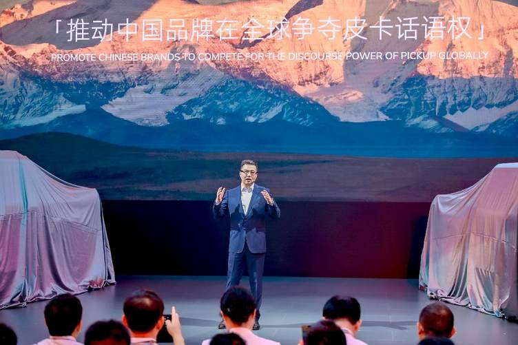 奇瑞RELY威麟家族产品成都首秀 威麟R08预售8.88万起