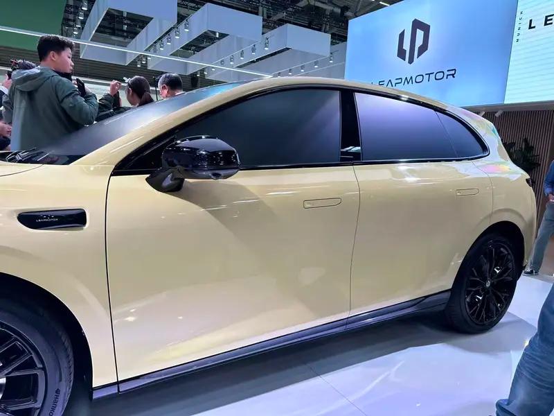 2025慕尼黑车展新车汇总：零跑Lafa5/新世代BMW iX3领衔